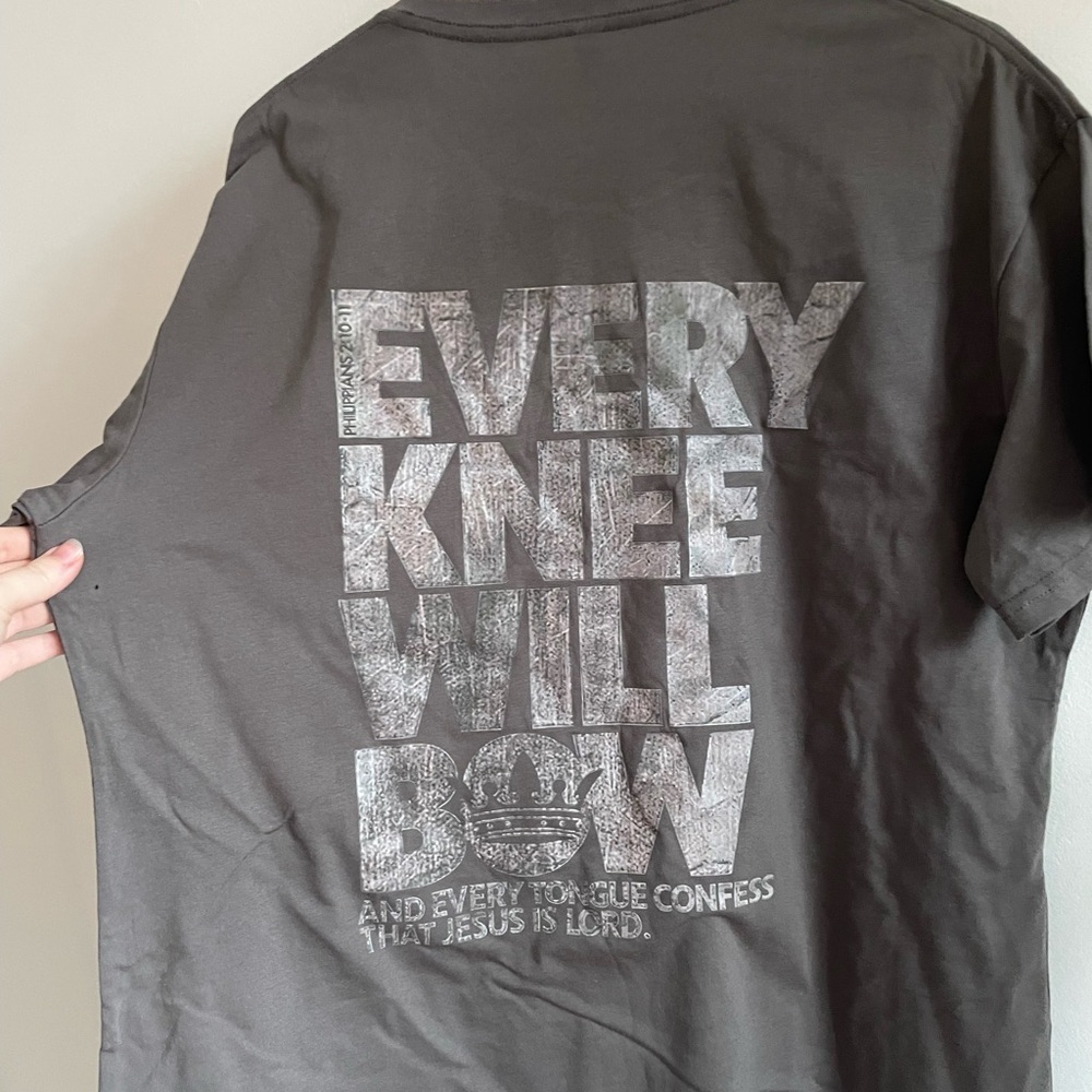 Men's Crew Neck T-Shirt ‘Every Knee Will Bow’ in Grey Christian Gym Graphic Tee